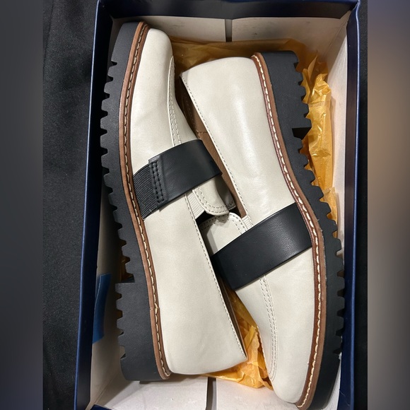 New Adrienne Vittadini Proxy Lug Sole Loafers Off White/Black Size 9 1/2 - Picture 3 of 5